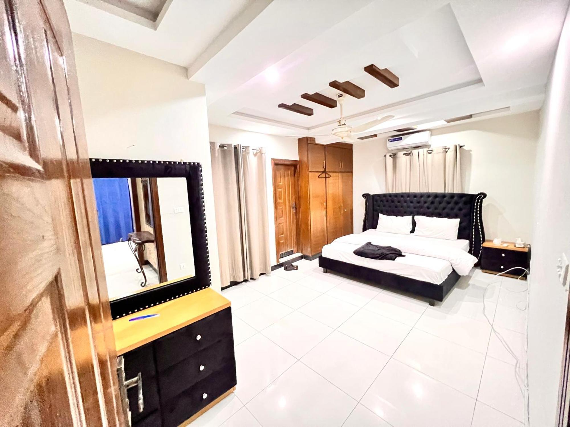 Luxury Apartment Hotel Islamabad Bagian luar foto